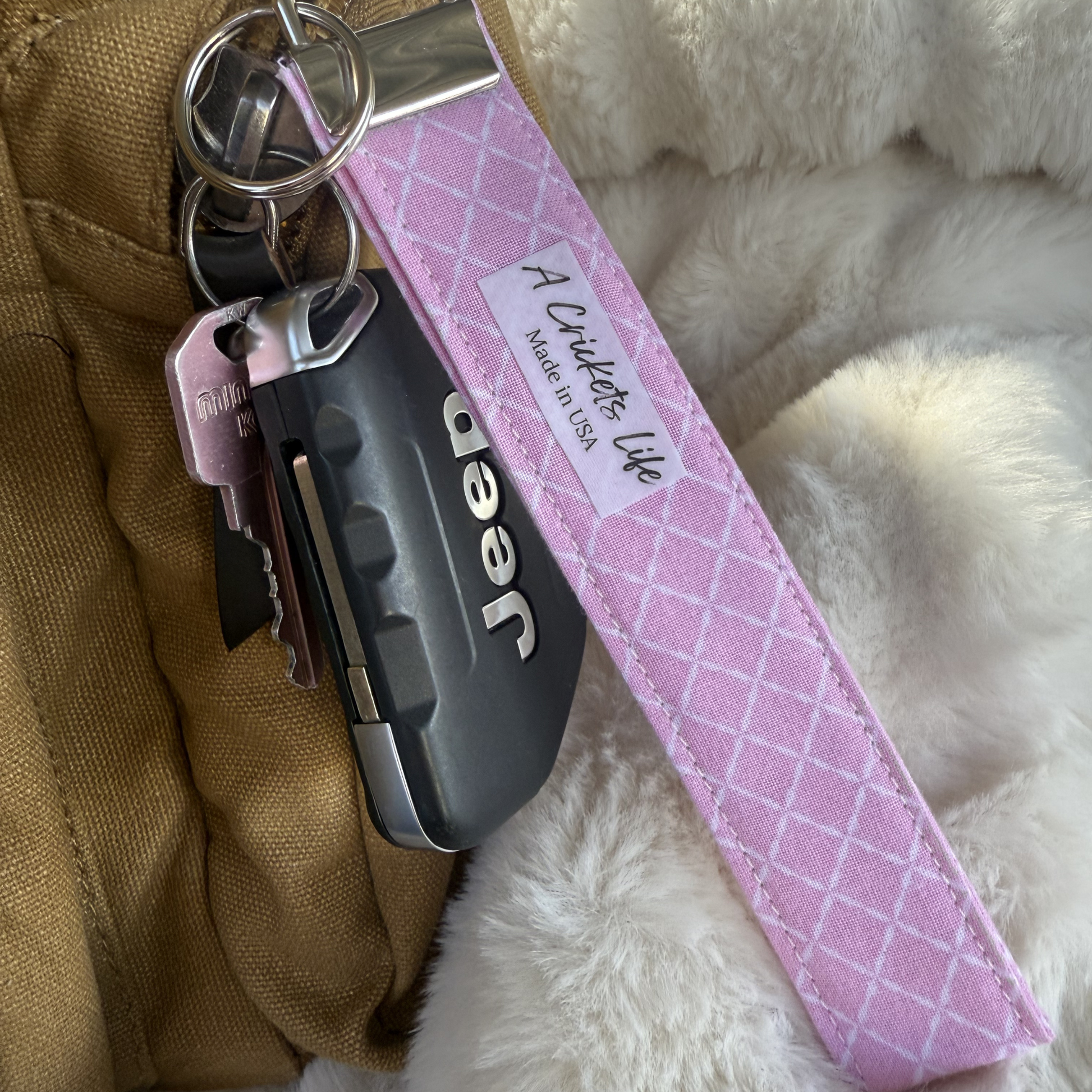 Handmade Pink Lattice Wristlet in Pink Lattice pattern fabric